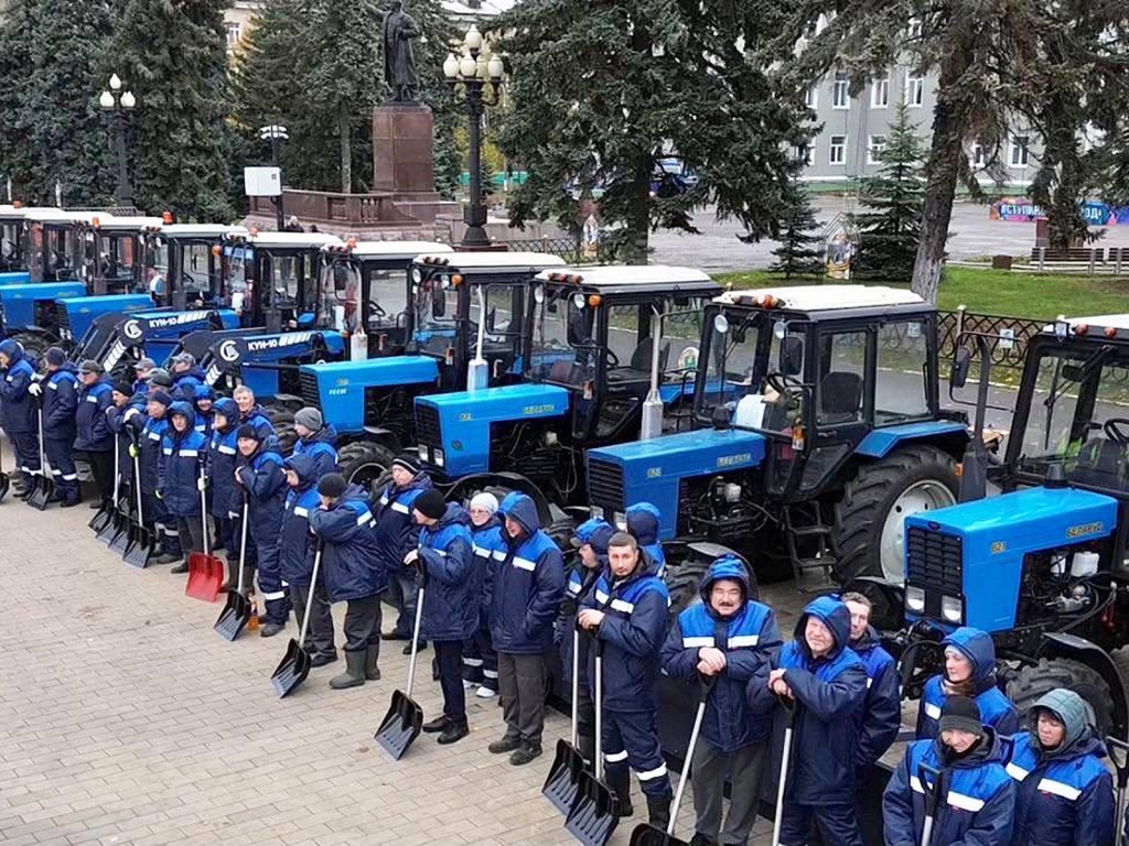 Порядка шестидесяти единиц техники задействуют в уборке снега в округе предстоящей зимой