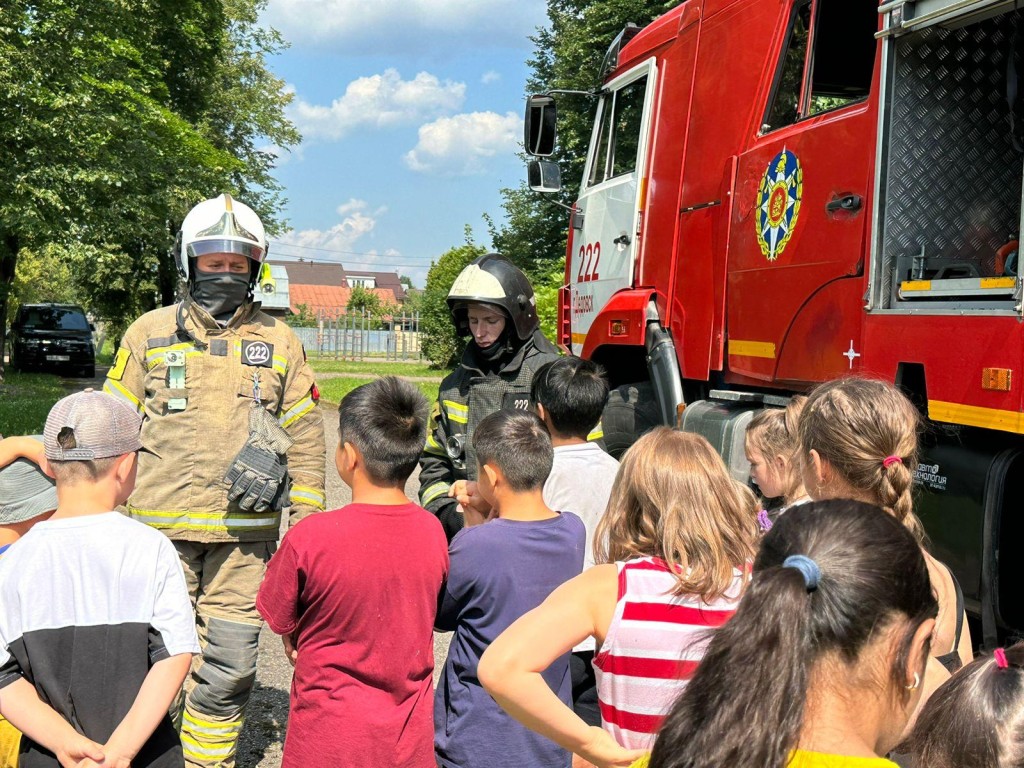 Пожарные устроили детям водный праздник в лагере под Истрой | REGIONS.RU /  Истра