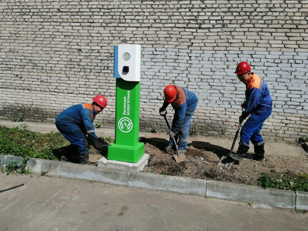 В Павловском Посаде поставили новую зарядную станцию для электромобилей |  REGIONS.RU / Павловский Посад