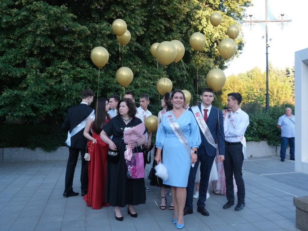 В Пущино на общегородском выпускном вручили 16 медалей за успехи в учебе