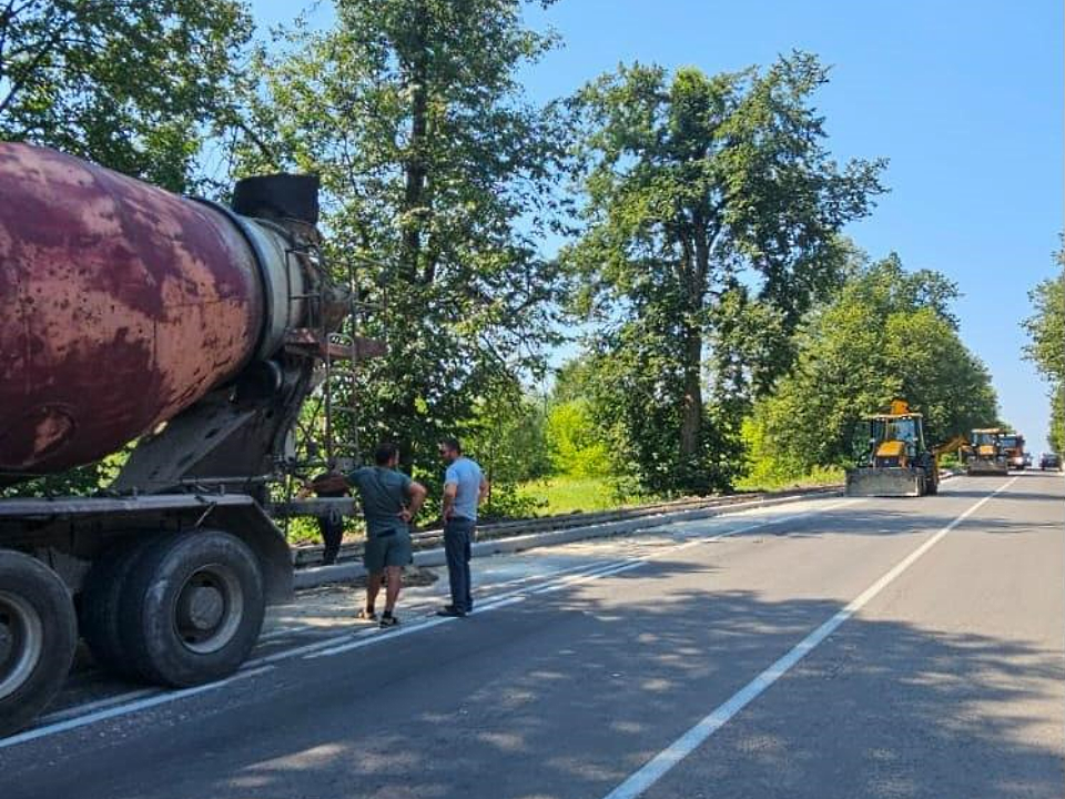 Более семи километров новых тротуаров строят в городском округе Чехов