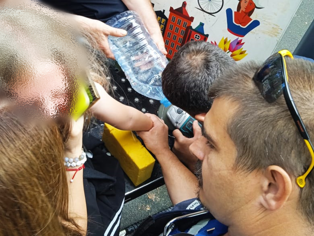 Ребенок попал в ловушку на детской площадке в Ступине