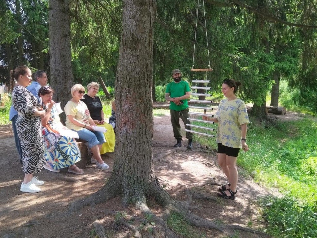Лесничие Клина разъяснили сотрудникам семейного центра правила пожарной безопасности на природе