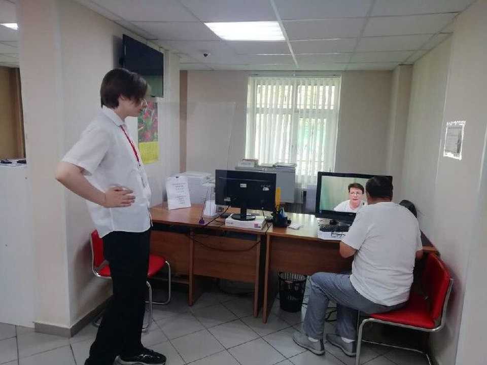 В МФЦ Фрязина горожанам помогают записаться на онлайн-консультацию специалиста соцзащиты
