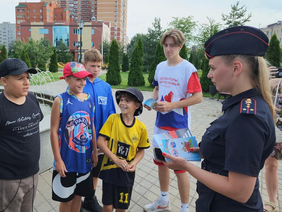 В Лосино-Петровском сотрудники ГАИ объяснили водителям и пешеходам, как не стать участником аварии