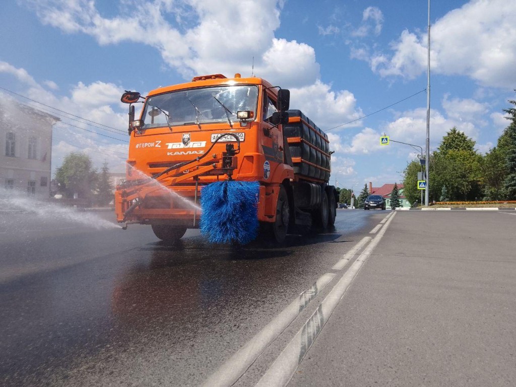 На проспекте Ленина дорожники восстановили работу светофора и опилили ветви  деревьев | REGIONS.RU / Подольск