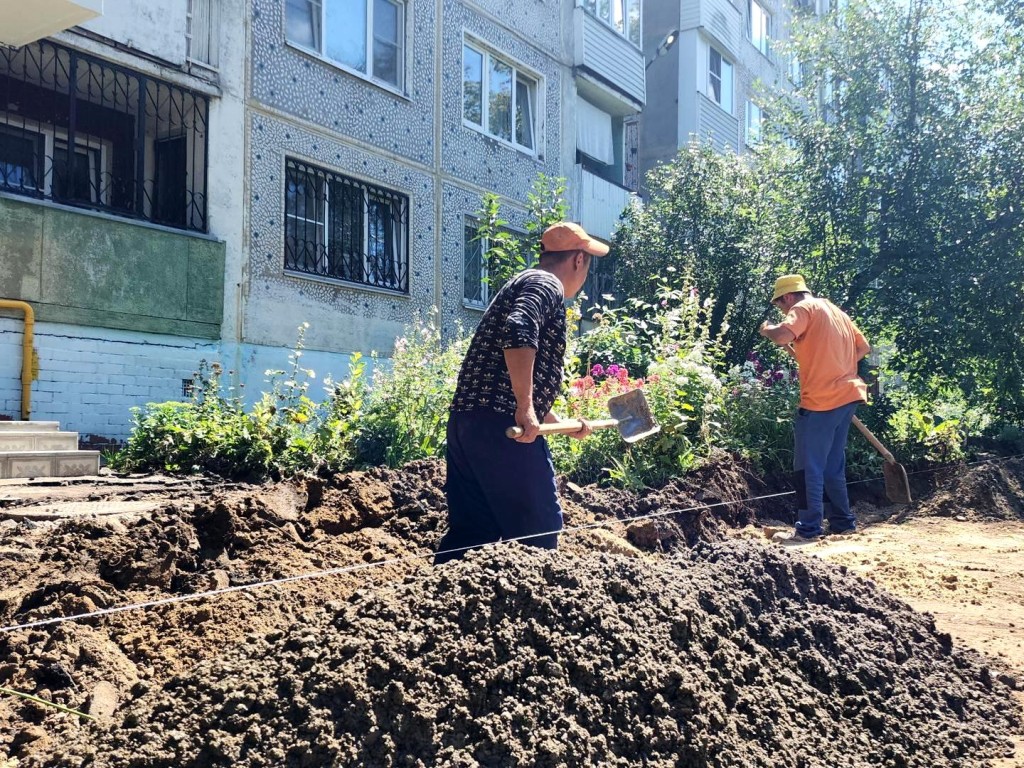 На улице Мира идет комплексное благоустройство нескольких дворов