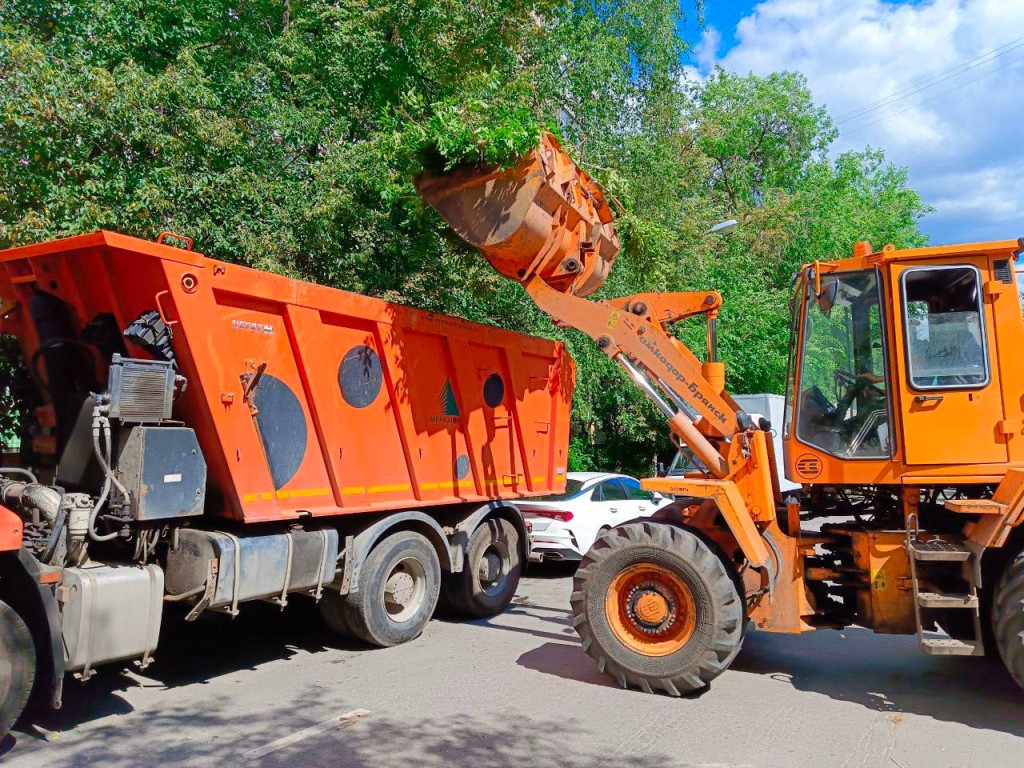 В Жуковском устраняют последствия пятничного урагана