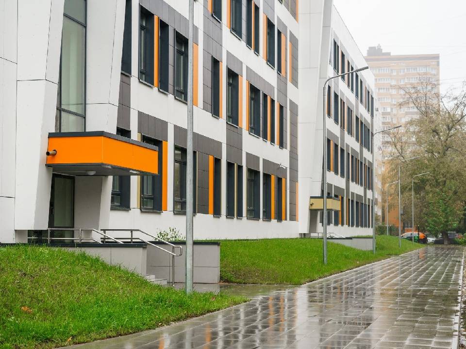 Новое оборудование завезут в ремонтируемую школу в Пересвете