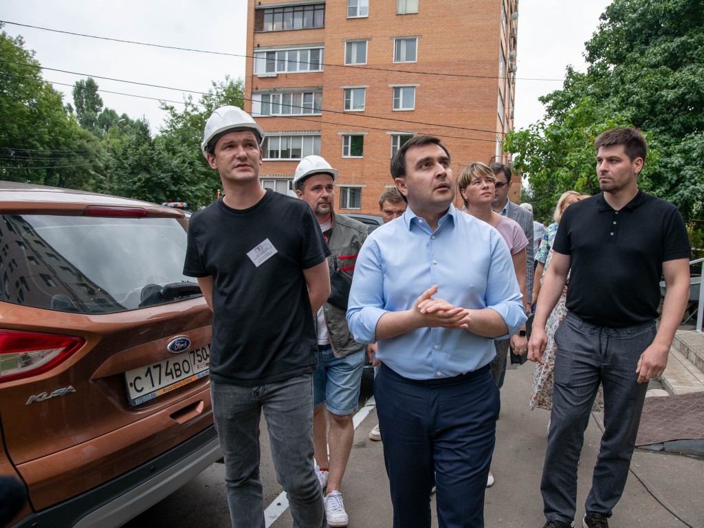 Глава города Филипп Науменко проверил ход капремонта в Реутове