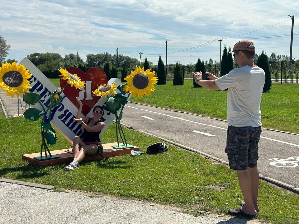 Почему подсолнух является символом округа, жителям рассказали в воскресенье в парке