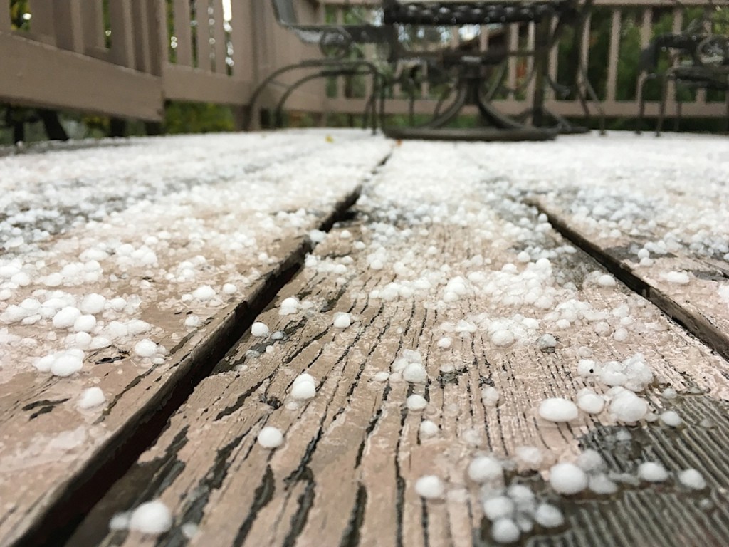 В Москве и Подмосковье объявили желтый уровень погодной опасности из-за гроз и града