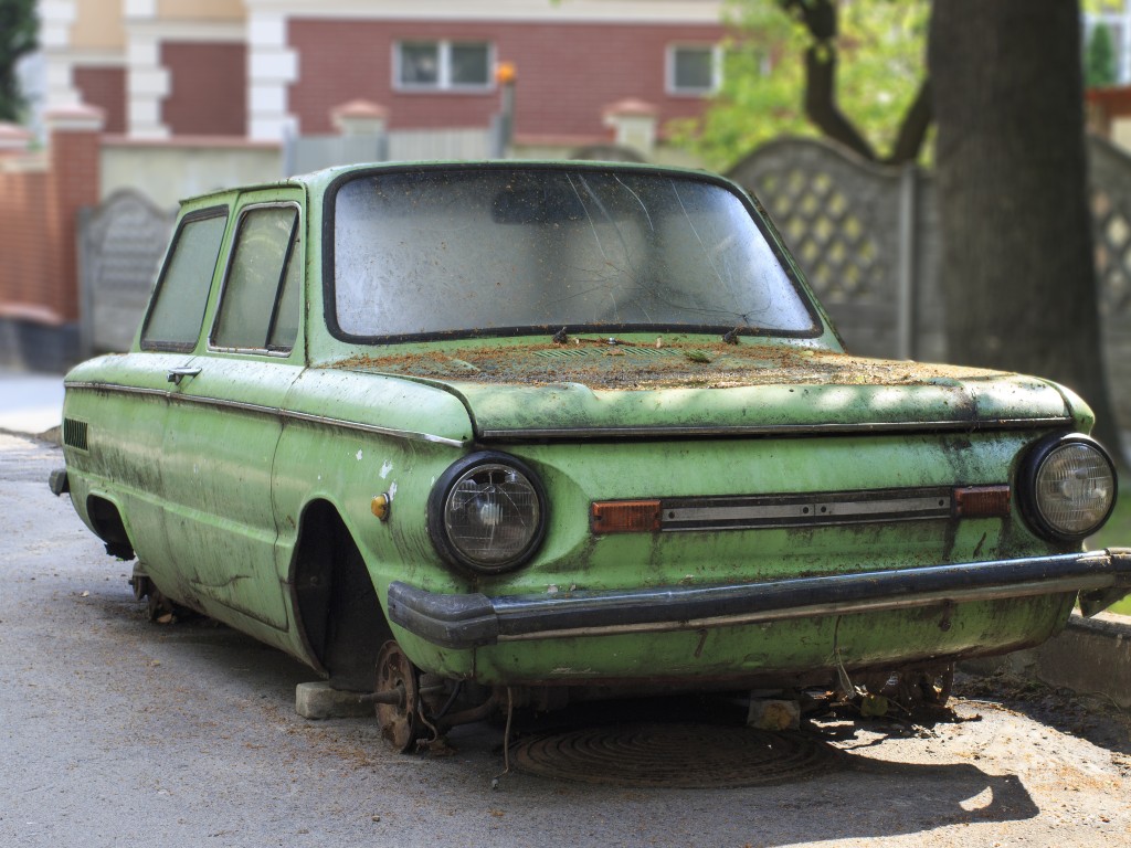 Администрация авиаграда будет вывозить брошенные автомобили на спецстоянку