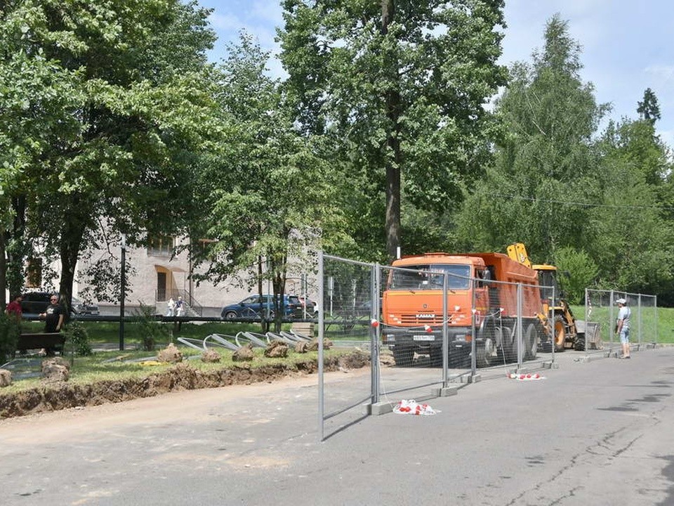 Во Власихе начали менять участок теплосети в микрорайоне Тополек