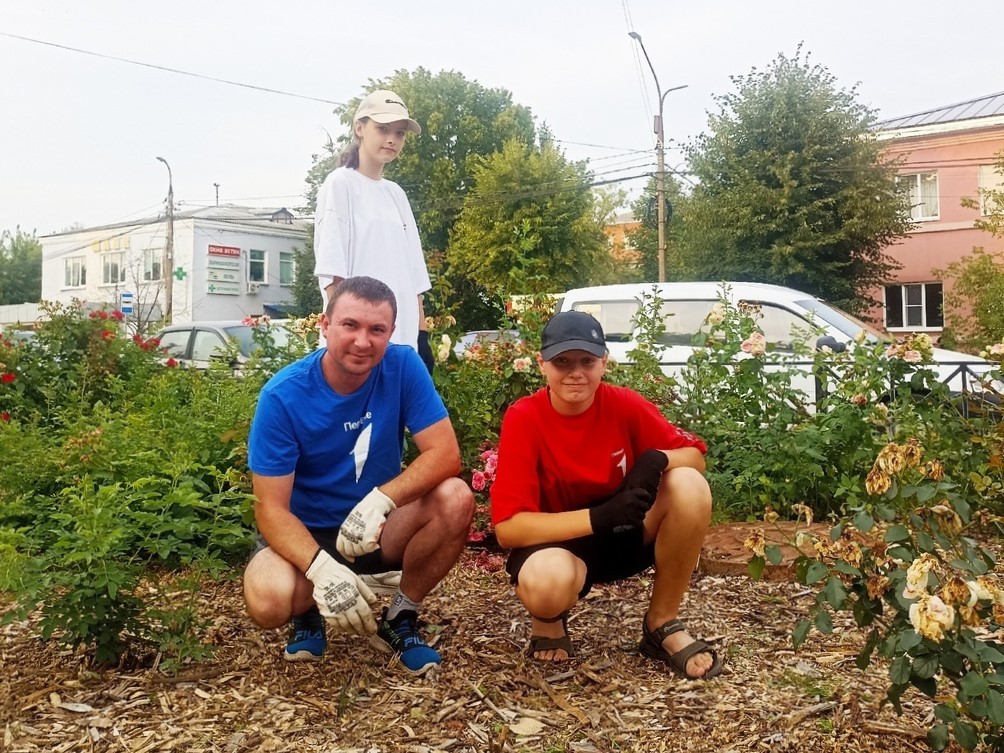 Активисты «Движения первых» пропололи городские клумбы