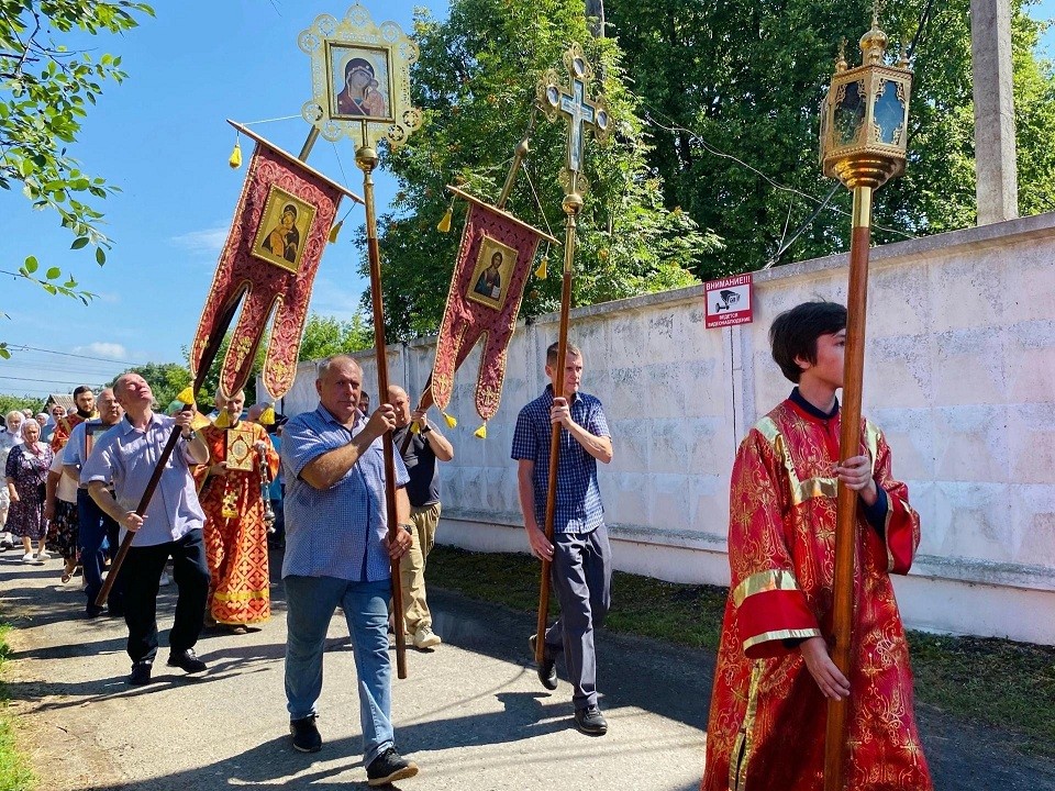 Храм Святых Космы и Дамиана в поселке Виноградово отметил 170-летие