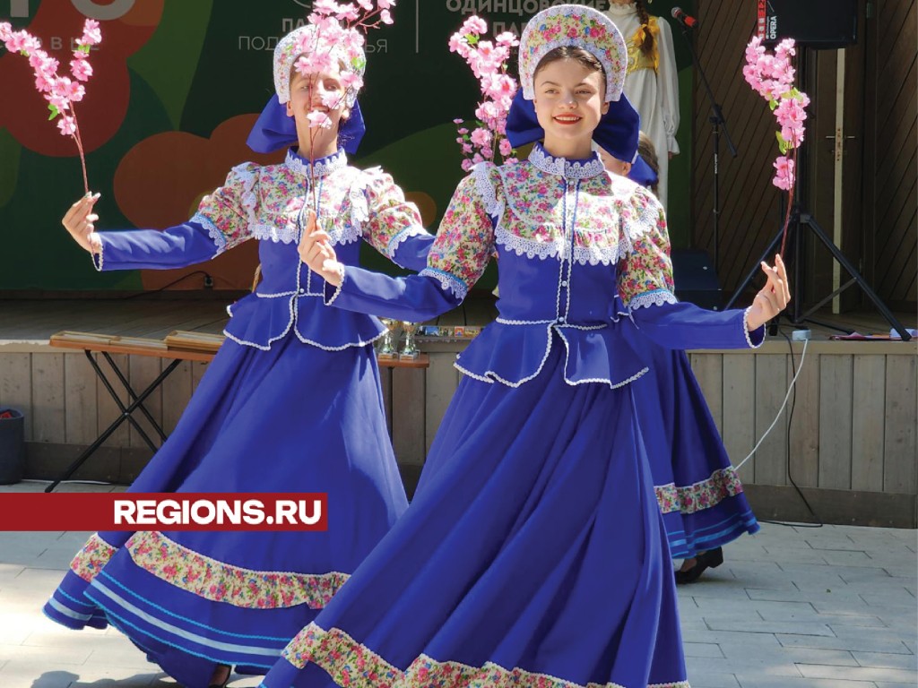 В Звенигороде выступил одинцовский коллектив, вошедший в топ-40 лучших  ансамблей России | REGIONS.RU / Звенигород