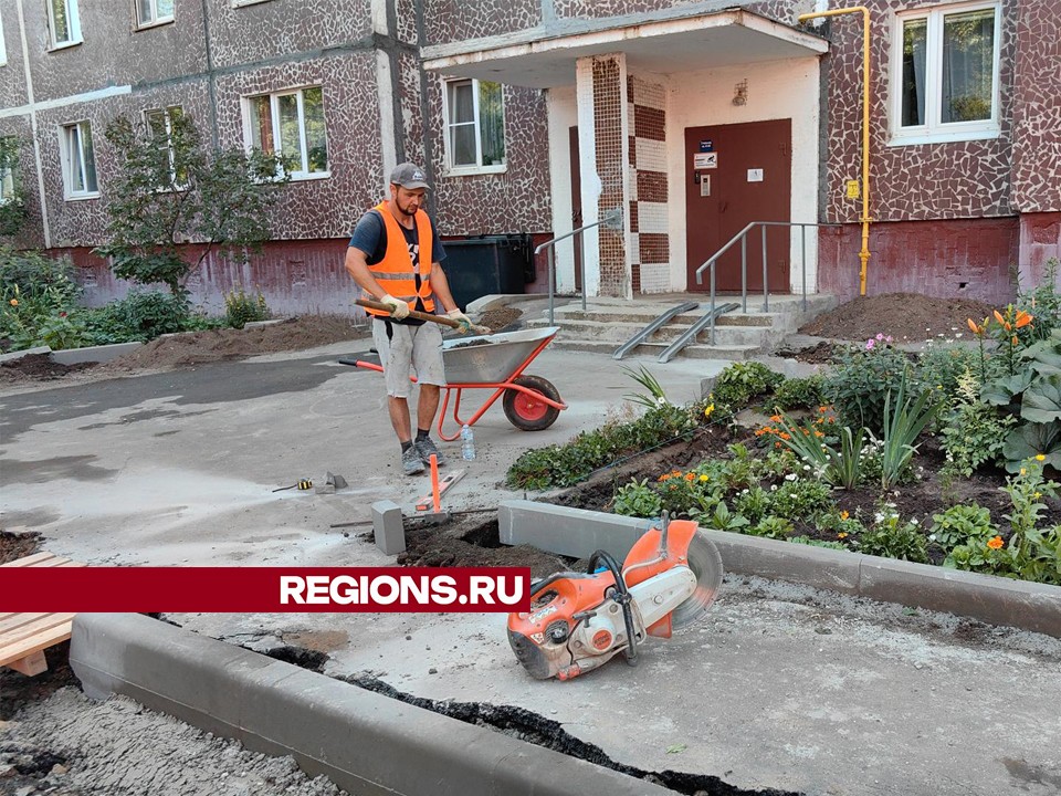 Во дворе на улице Центральной расширят проезды и благоустроят парковку