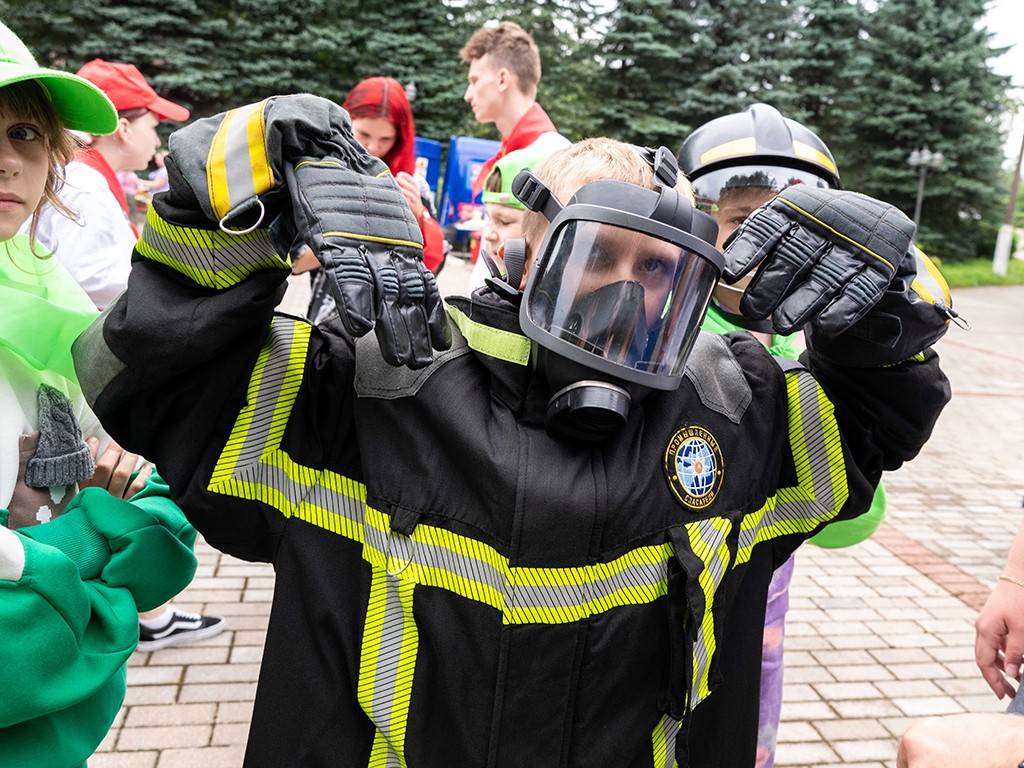 Отдыхающие в детском лагере «Левково» на один день превратились в пожарных  | REGIONS.RU / Пушкино