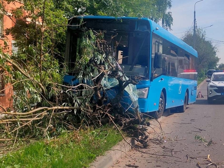 Серьезное ДТП с пассажирским автобусом произошло в Серпухове