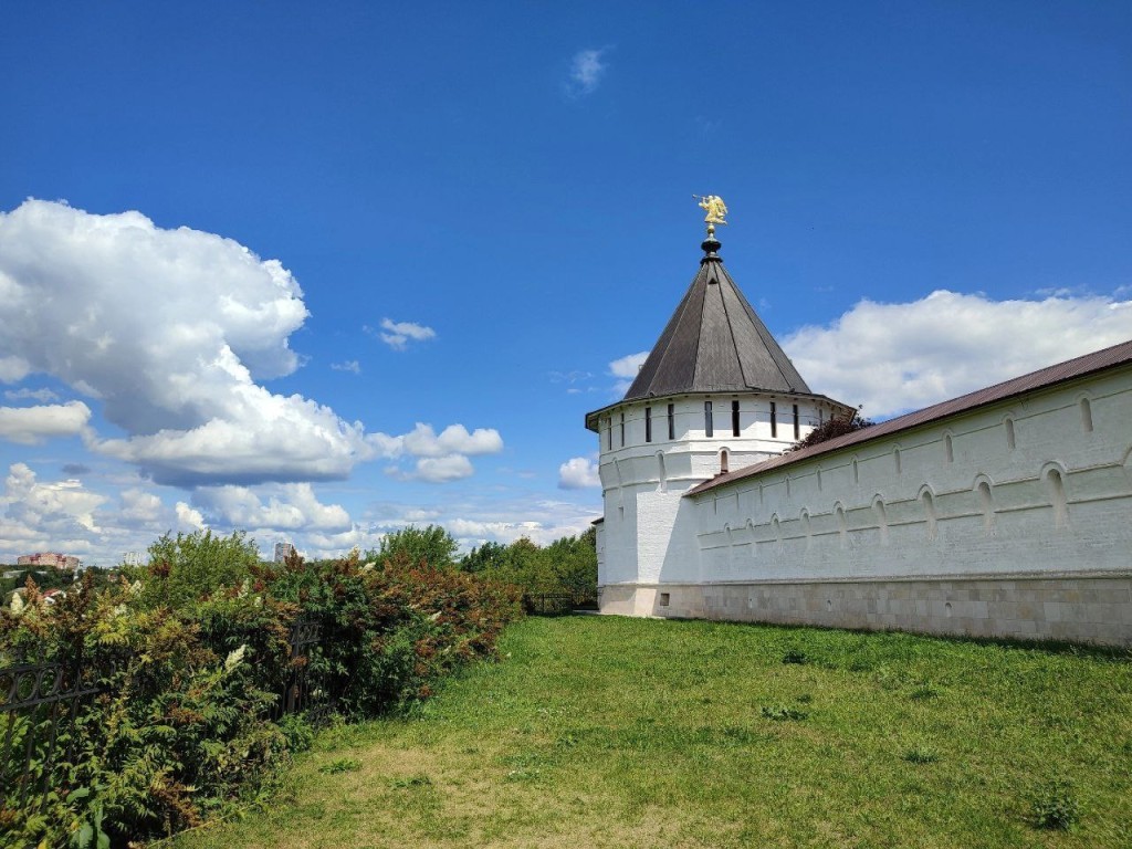 Пущинцев пригласили на пленэр в Высоцкий монастырь