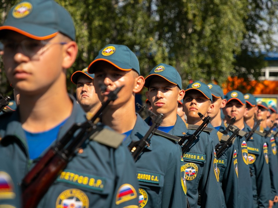 МЧС России пополнили 105 молодых специалистов, они приняли присягу в Ногинске