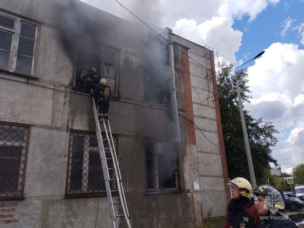 Свыше 60 человек тушили пожар в Ногинске