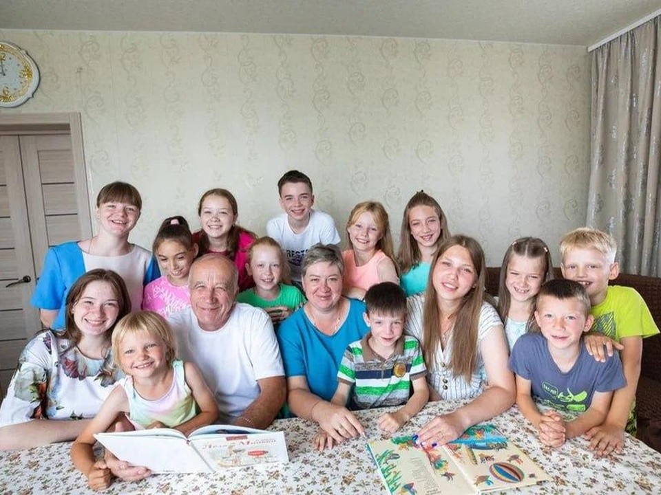 Супруги Шкляр и их 14 детей отпраздновали День семьи, любви и верности в Подольске