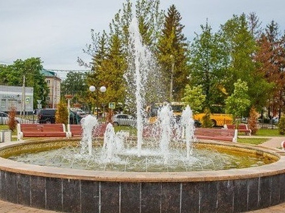В поселке Старый Городок вновь запустили фонтан