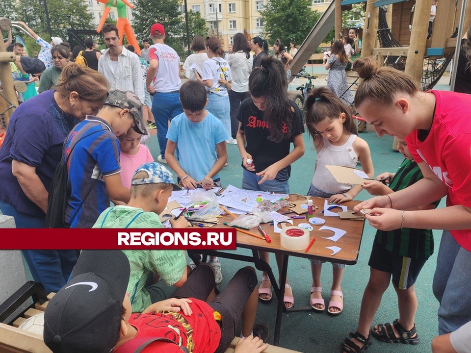 Мытищинцы вышли во двор, чтобы познакомиться с соседями и поиграть