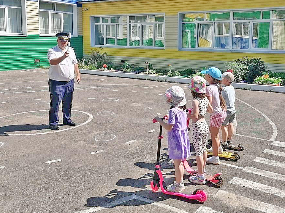 Как безопасно передвигаться по улицам на самокате, рассказали госавтоинспекторы в Ступине