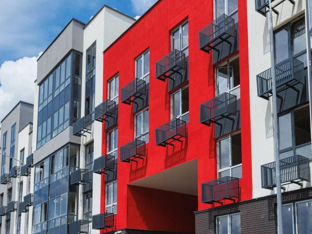 Владельцы квартир в новом корпусе в ЖК «Живописный» могут записать детей в школу или детский сад