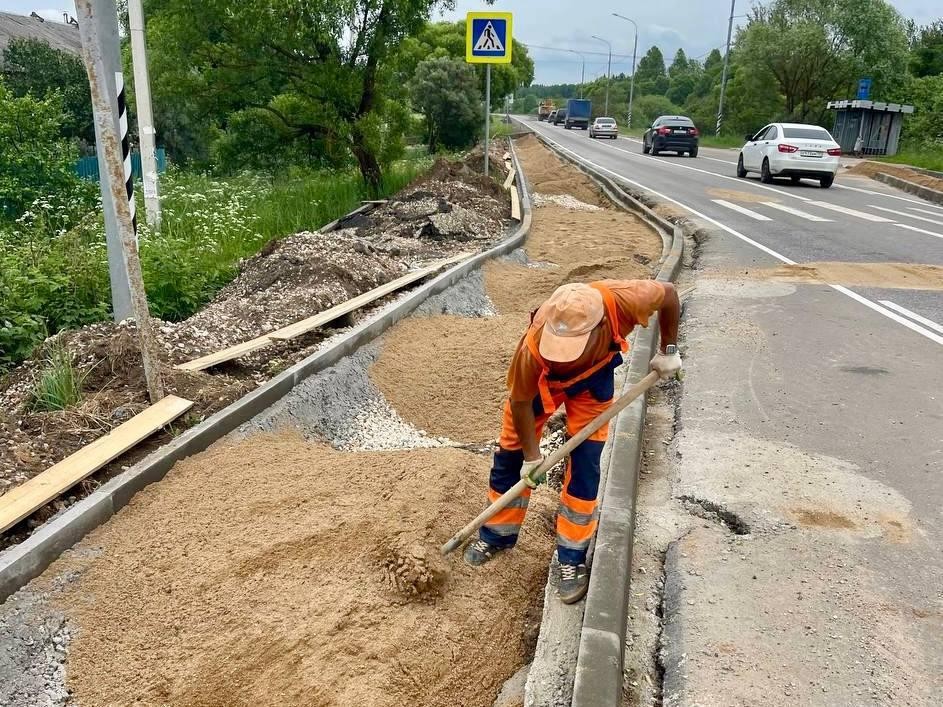 В Подмосковье строится около 40 новых тротуаров