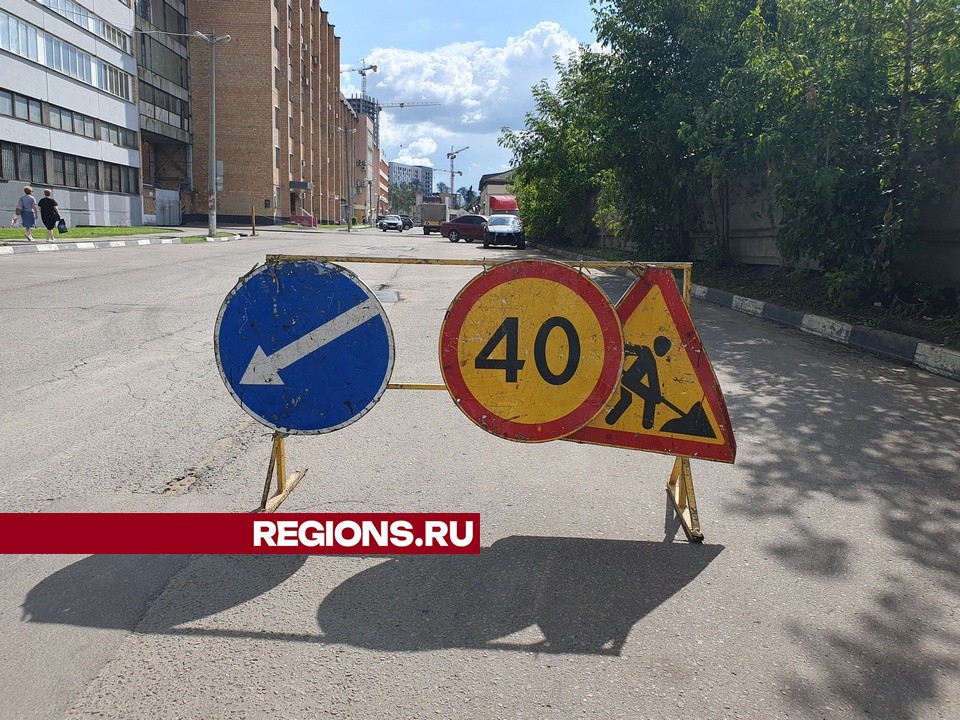 Более 20 ям залатали рабочие на улице Колонцова в Мытищах