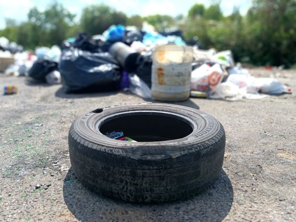 На Октябрьском проспекте в Подольске временно организовали место для сбора мусора