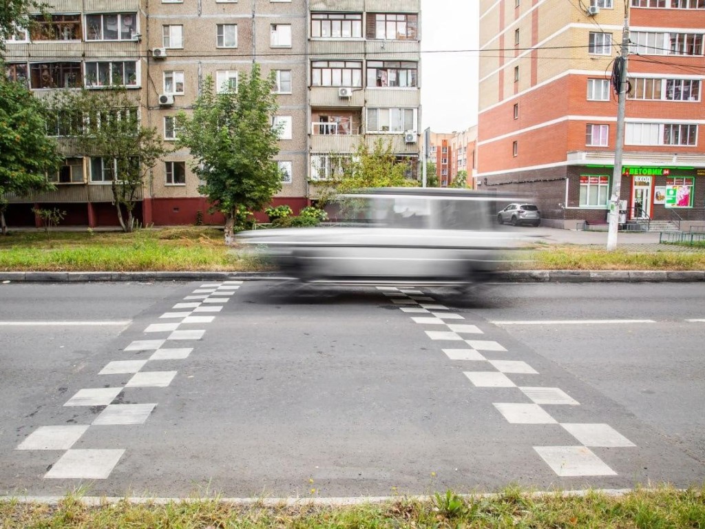 В Подмосковье установят не менее 150 искусственных неровностей на дорогах