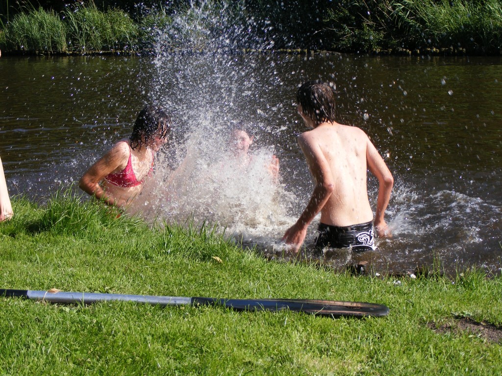 В Подмосковье стартовал месяц детской безопасности на воде