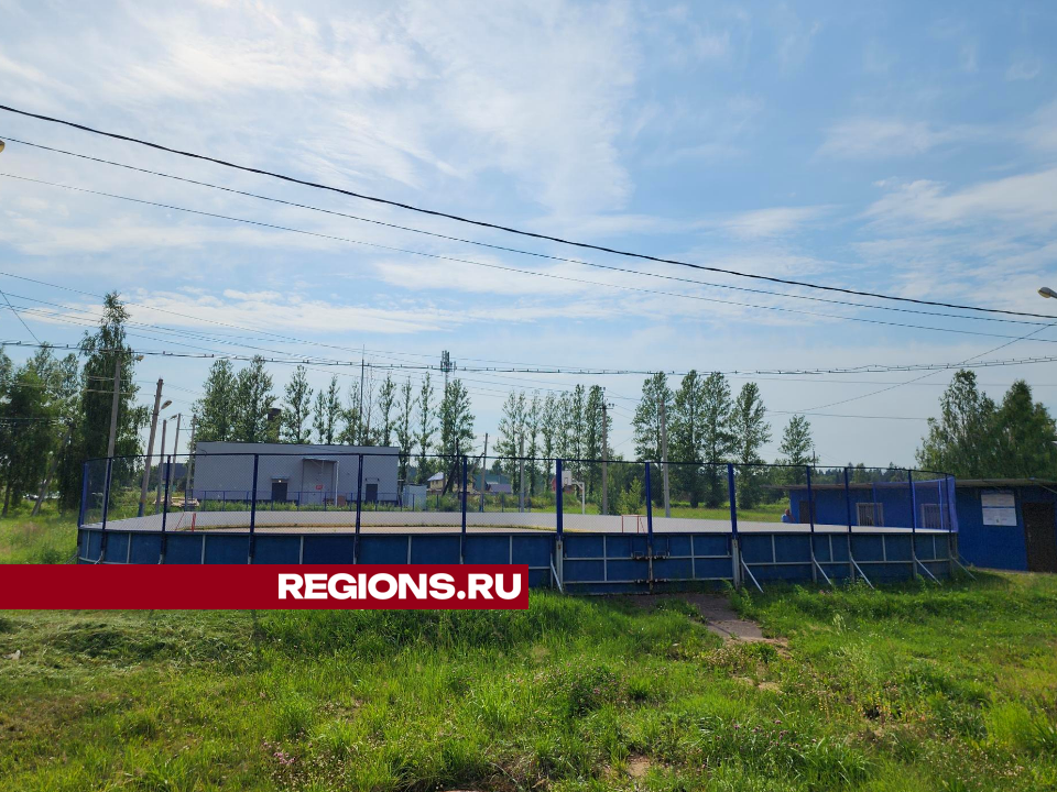 На хоккейной коробке в Сытькове установят светодиодные лампы