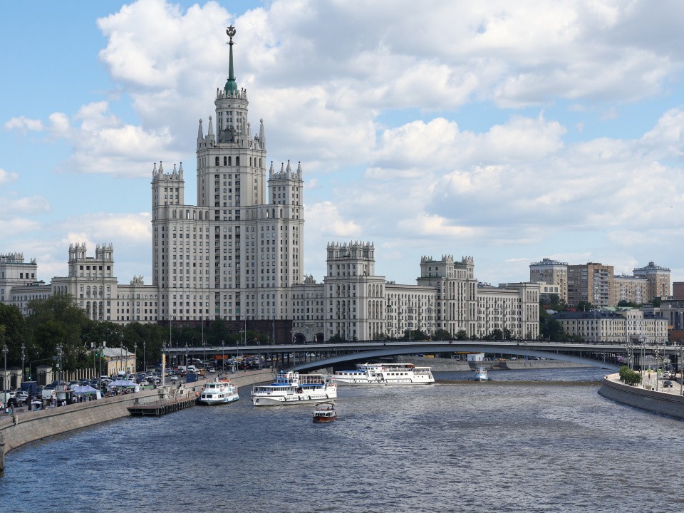 Температура воды в Москве-реке превысила значения Черного моря