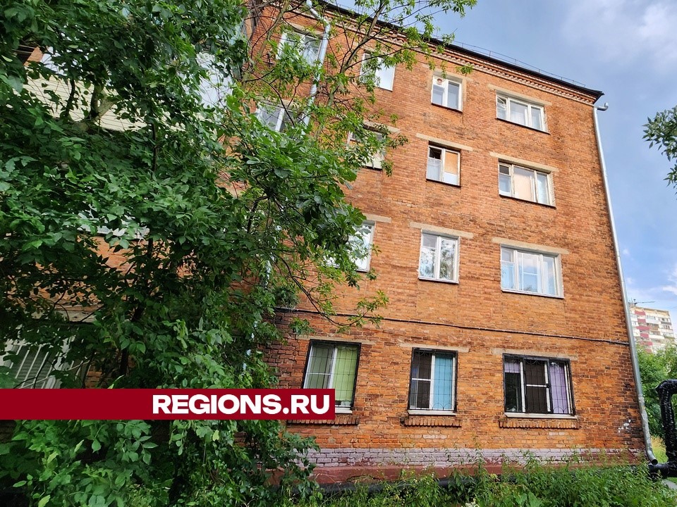 В жилом доме на улице 40 лет Октября отремонтируют кровлю