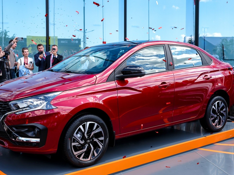 Автомобили Lada сохранили свое лидерство на рынке лизинга машин в РФ