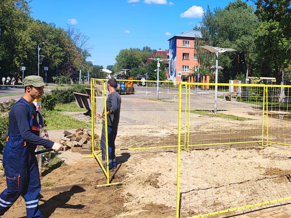 Щелковские коммунальщики устранили аварию на водопроводе в центре города