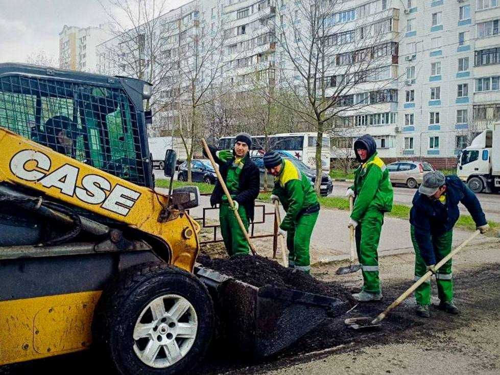 Дорожные службы Электростали проводят ямочный ремонт по обращениям жителей