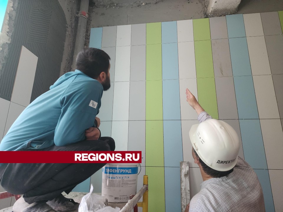 В старейшей школе Дубны строители завершают отделку фасада