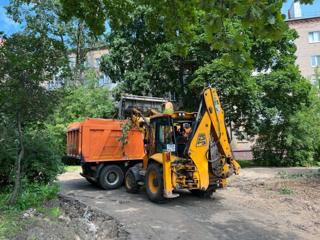 В шести дворах поселка Машиностроитель завершается комплексное благоустройство
