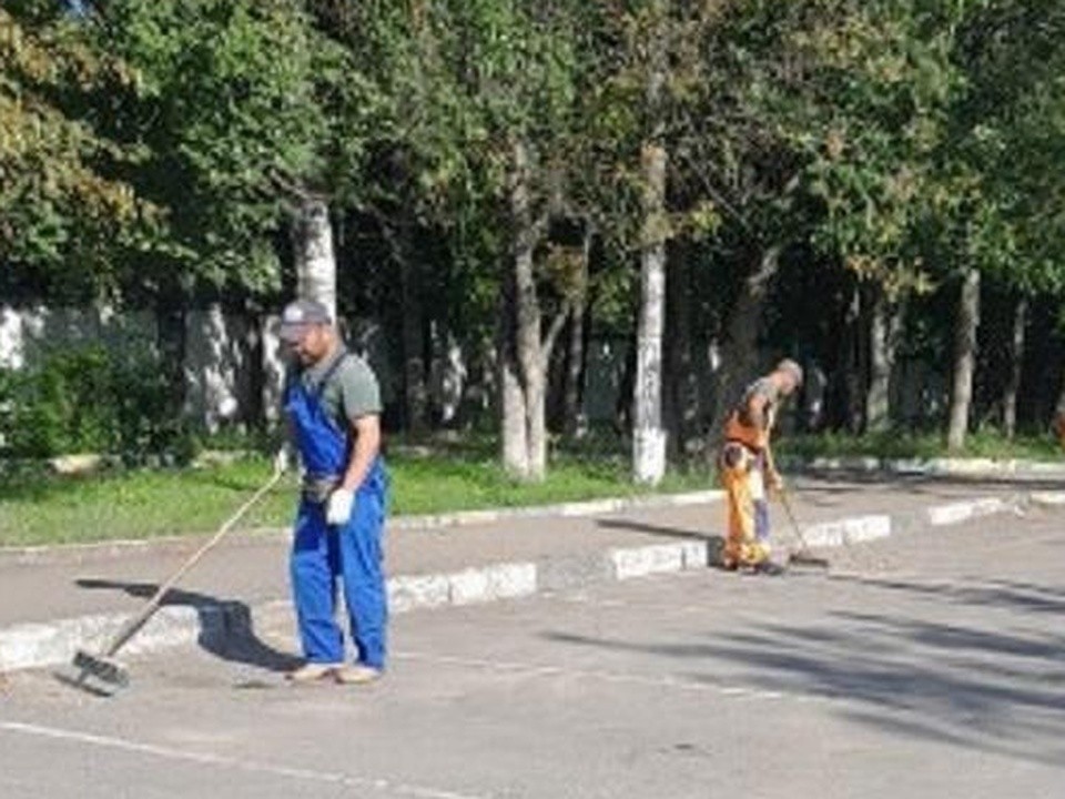 В Долгопрудном ремонтируют дороги и чистят остановки