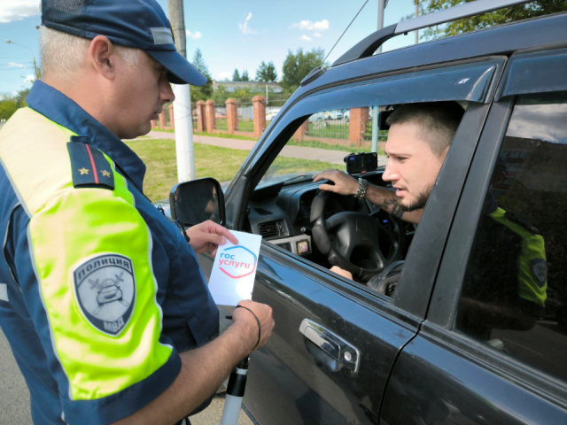 Чеховских автомобилистов научили оформлять онлайн услуги органов внутренних дел