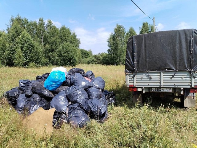 Волонтеры и лесничие вывезли свыше 10 кубометров мусора в Белоозерском