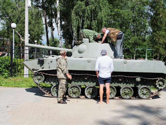 Артиллерийская установка, привезенная из Брянска, появилась у входа в Каширский парк