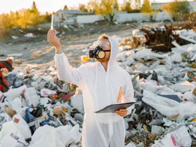 Незаконную свалку мусора обнаружили в Электрогорске